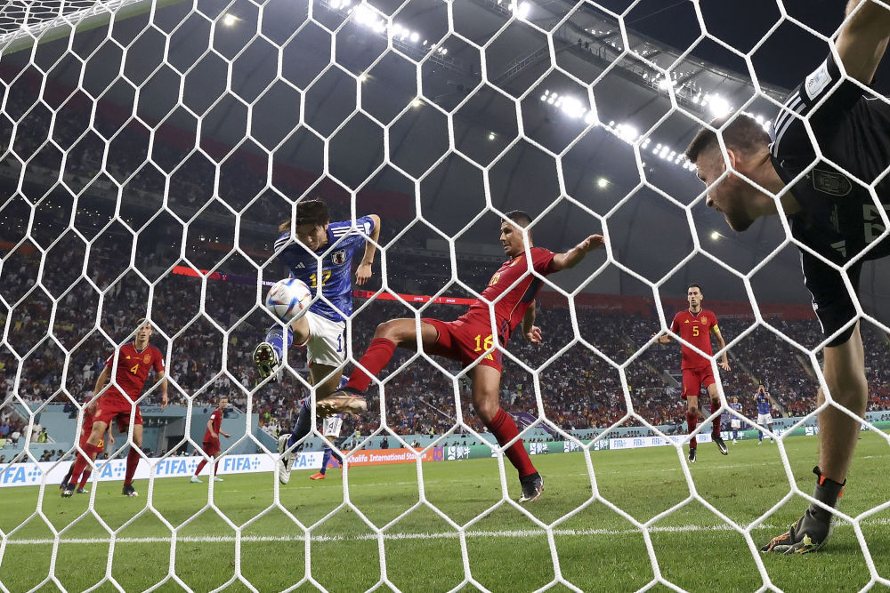  莱切定位球战术显神威，两次角球配合敲开国米城门  