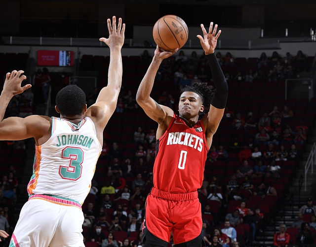  穆雷末节接管比赛马刺加时险胜开拓者保留附加赛机会