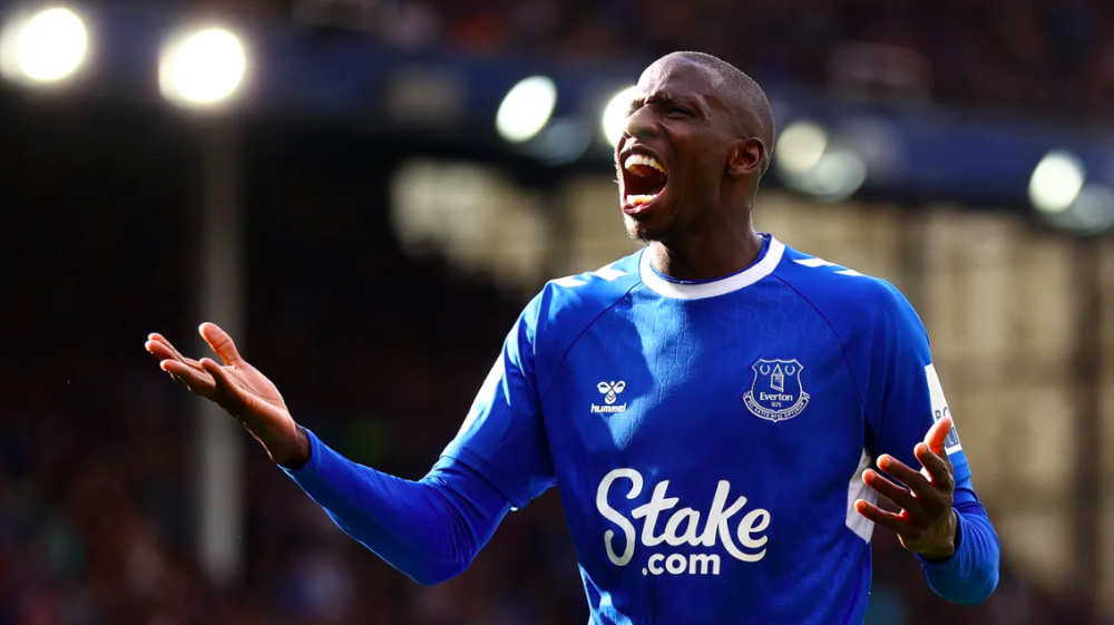  埃弗顿保级生死战，杜库雷绝杀助球队逃离降级区